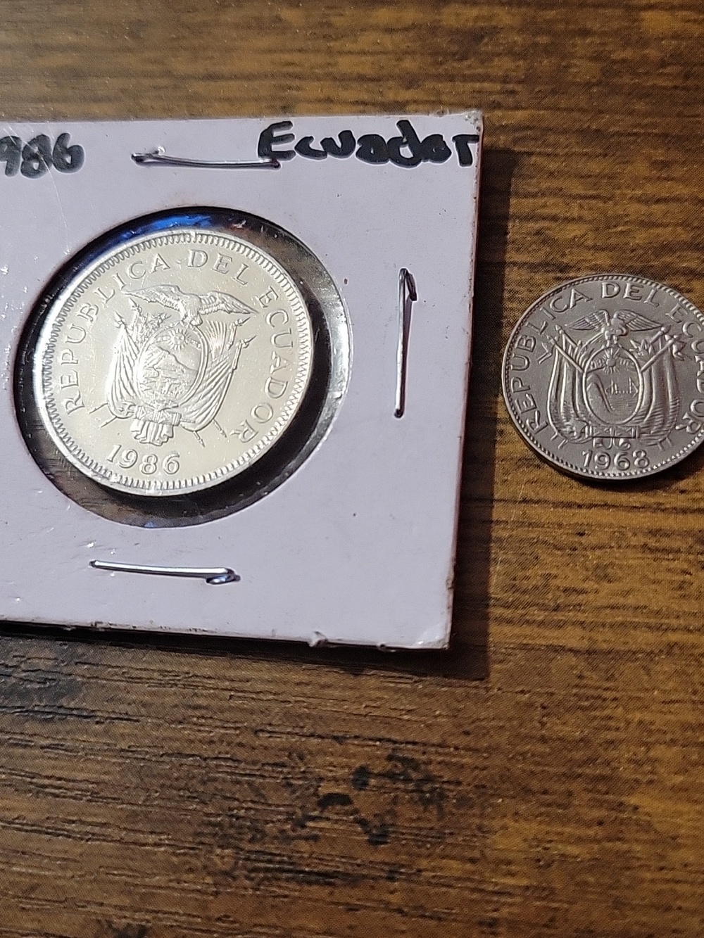 Ecuador 1986 Silver-Colored Coin Pair - Shield Motif